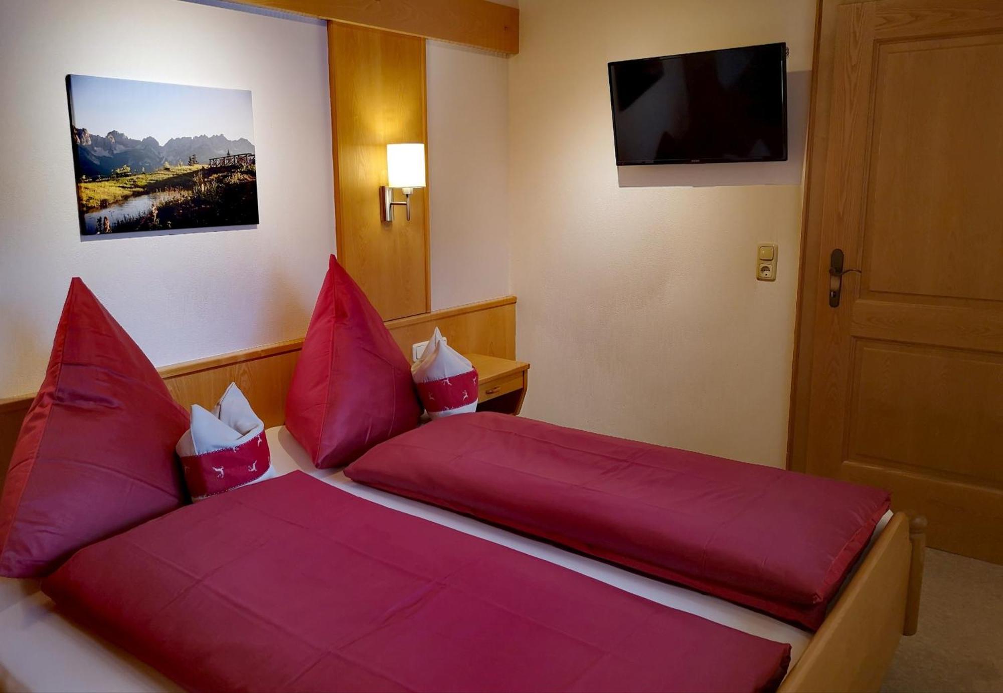 Haus Drei Linden Homestay *